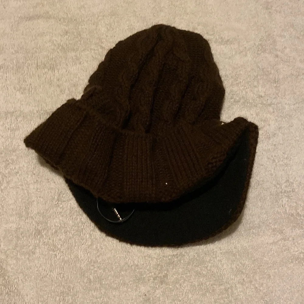 Roxy knit hat with headphones​​​​ - Picture 4 of 7